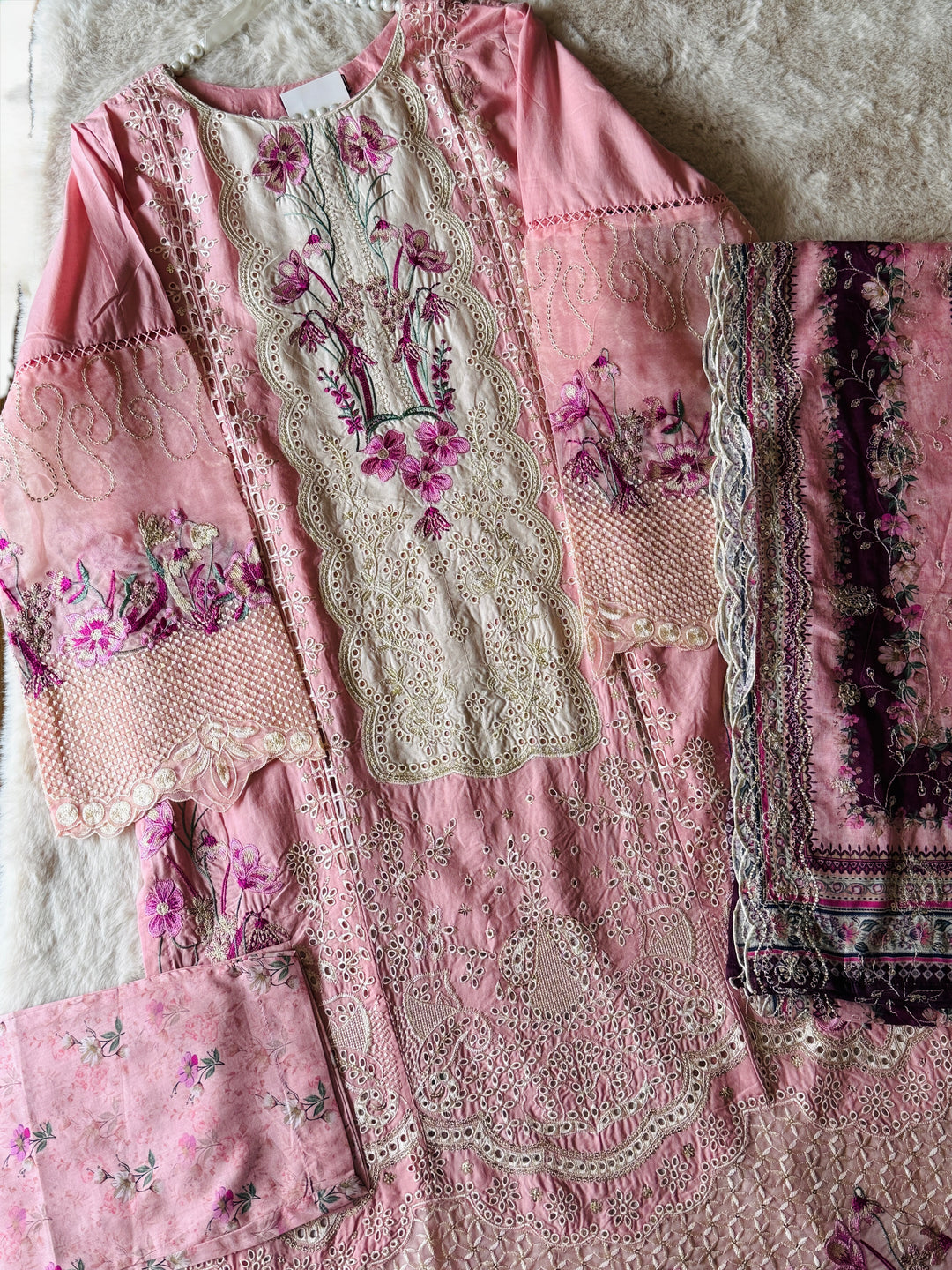 EMBROIDERED CASUAL WEAR LAWN 3-PC SUITS CWSF18