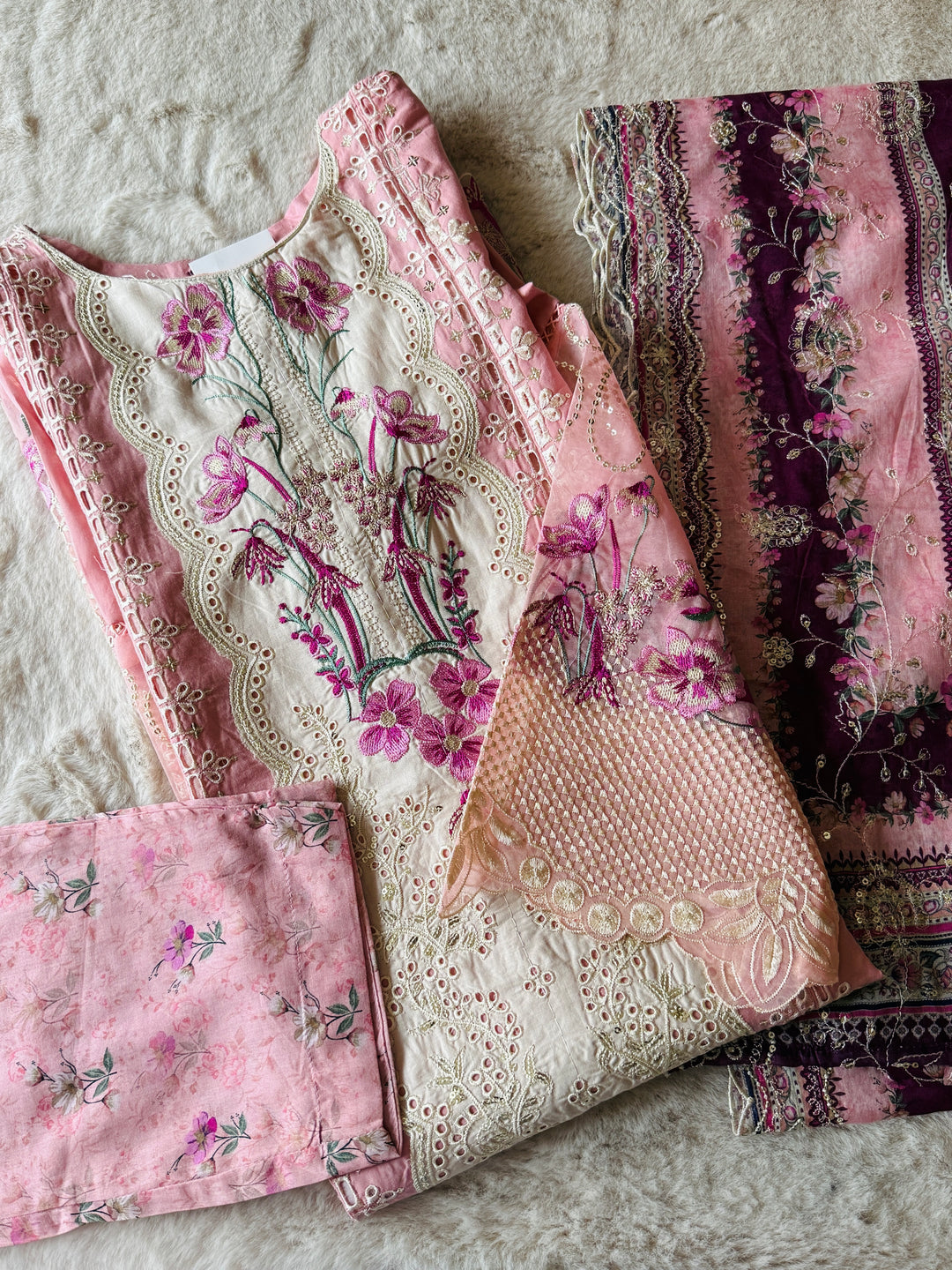 EMBROIDERED CASUAL WEAR LAWN 3-PC SUITS CWSF18
