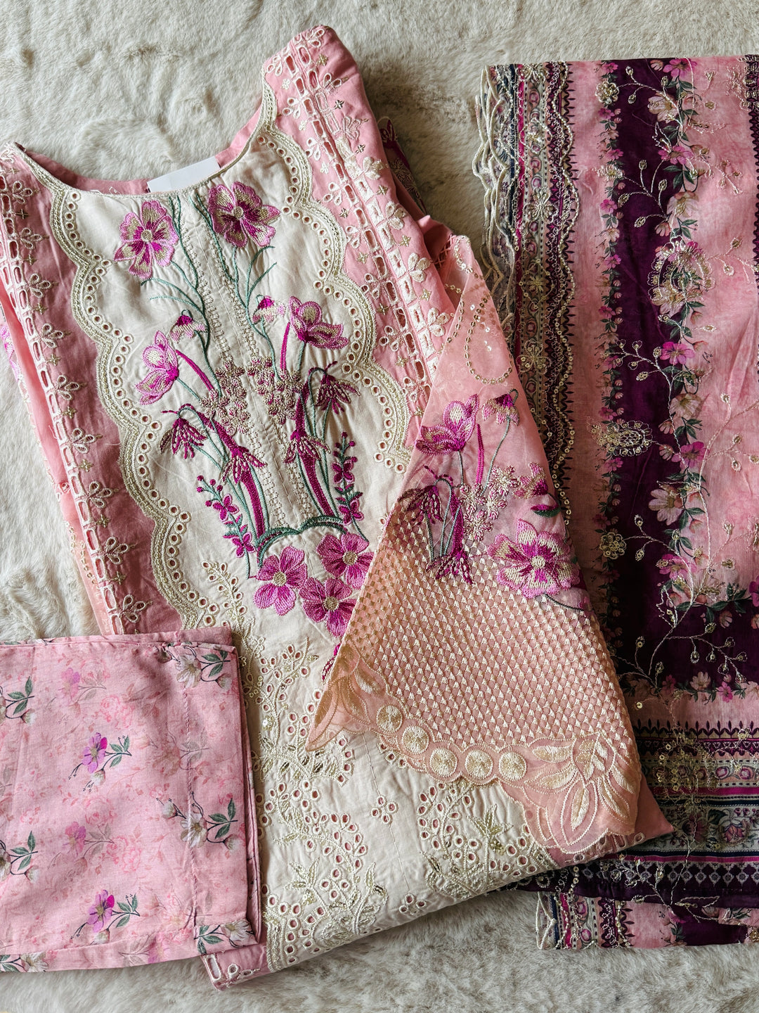 EMBROIDERED CASUAL WEAR LAWN 3-PC SUITS CWSF18