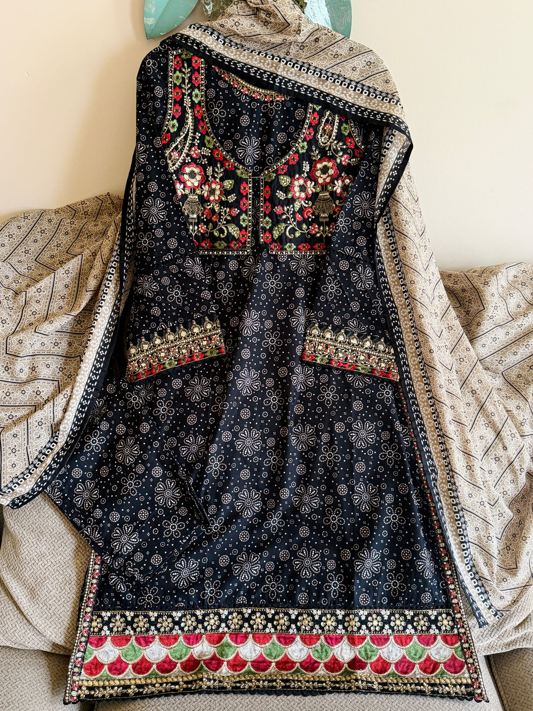 EMBROIDERED CASUAL WEAR LAWN 3-PC SUITS CWSF08