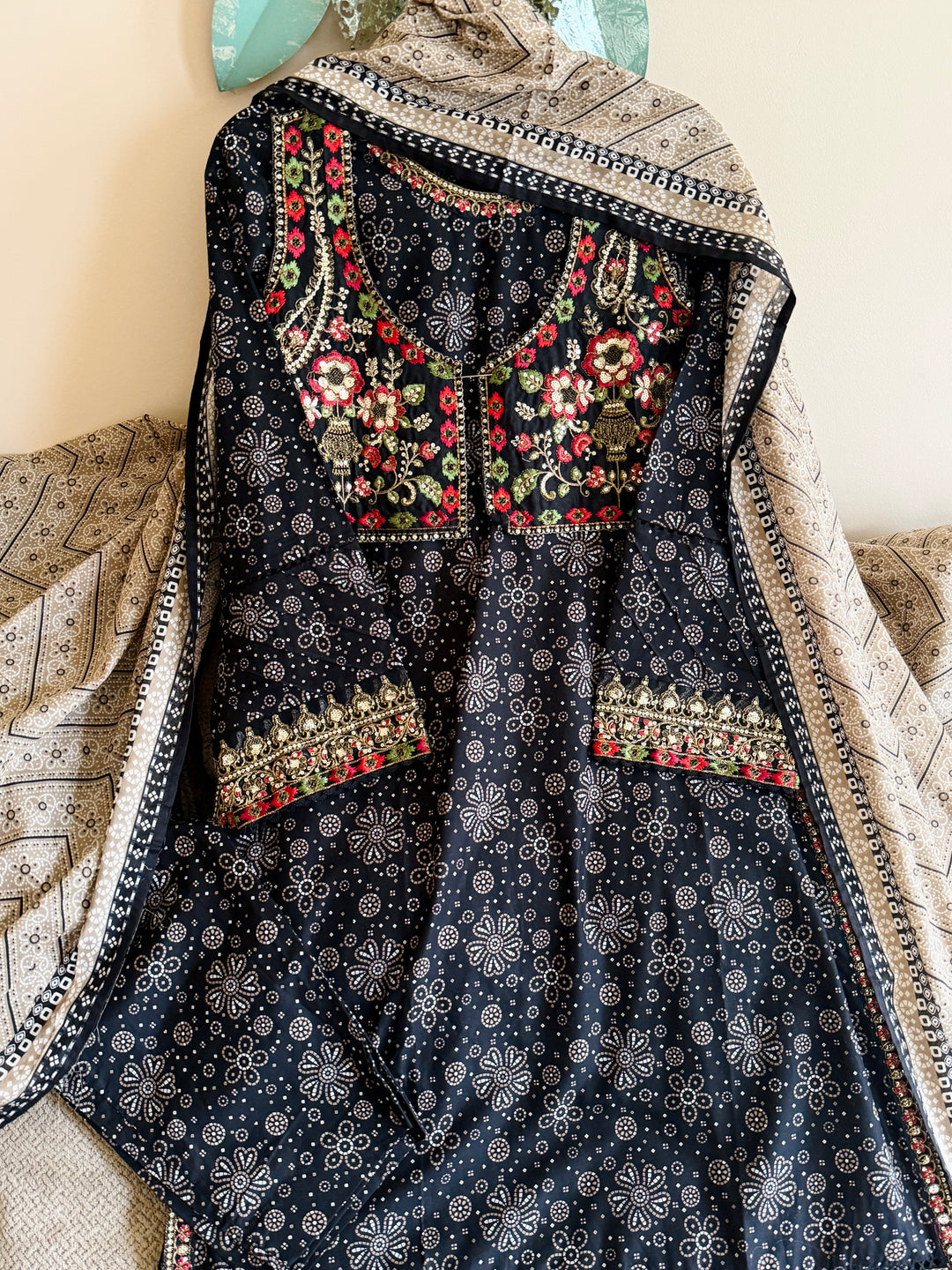 EMBROIDERED CASUAL WEAR LAWN 3-PC SUITS CWSF08
