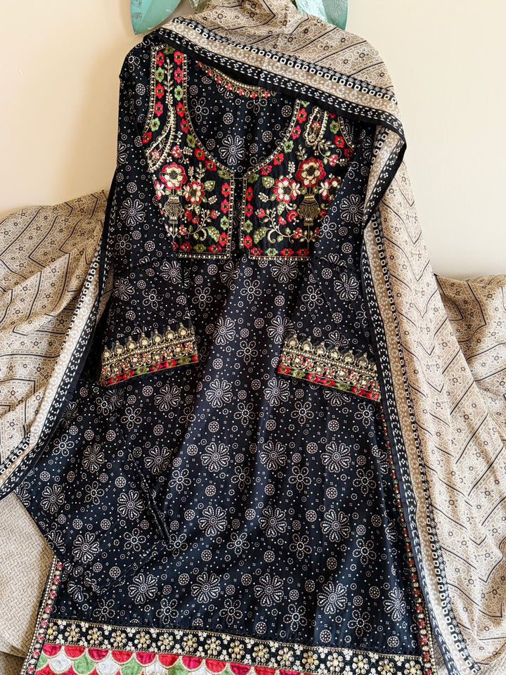 EMBROIDERED CASUAL WEAR LAWN 3-PC SUITS CWSF08