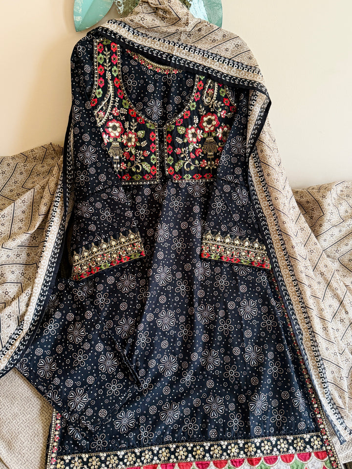 EMBROIDERED CASUAL WEAR LAWN 3-PC SUITS CWSF08