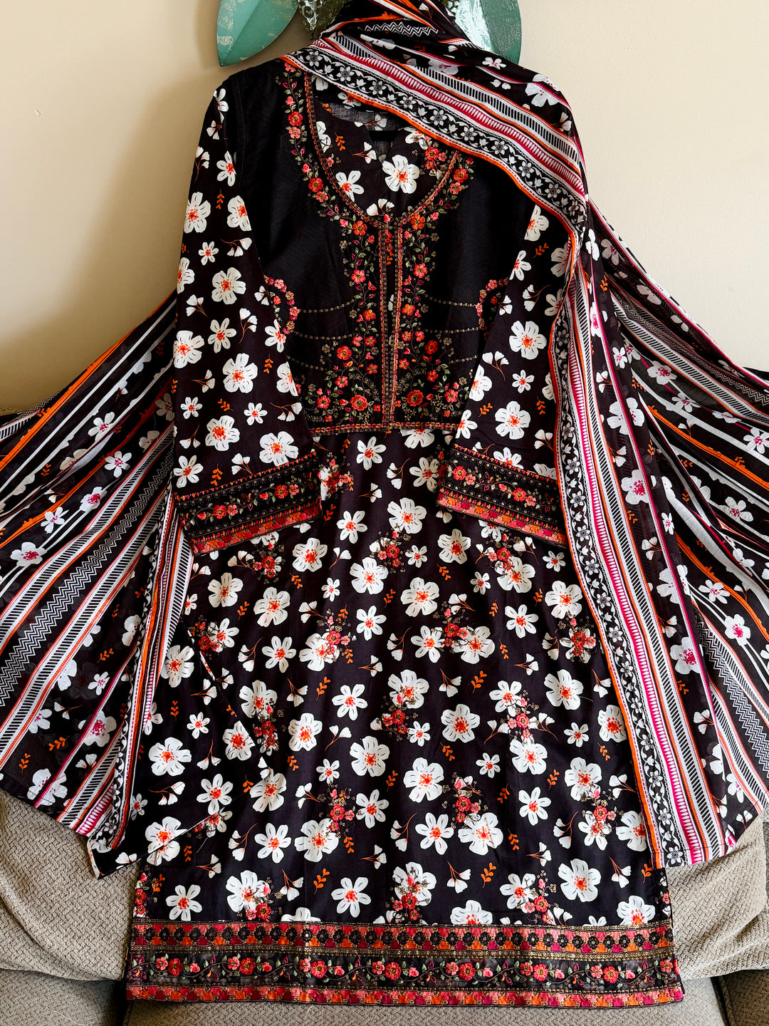 EMBROIDERED CASUAL WEAR LAWN 3-PC SUITS CWSF12