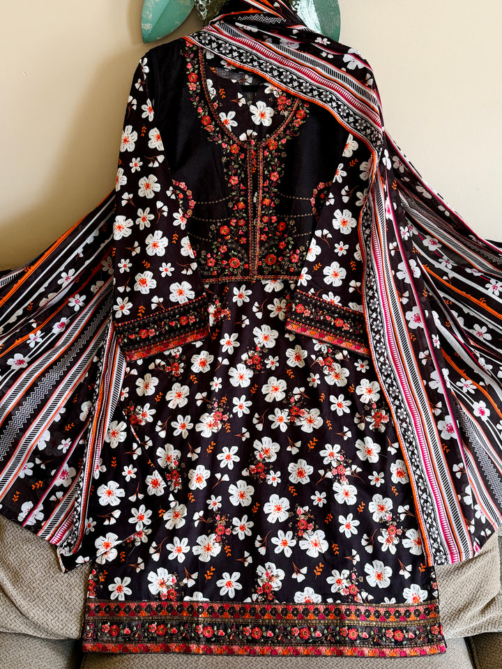 EMBROIDERED CASUAL WEAR LAWN 3-PC SUITS CWSF12
