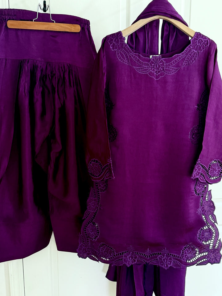 EMBROIDERED CUTWORK SHEESHA SILK FARSHI SHALWAR FRSH44