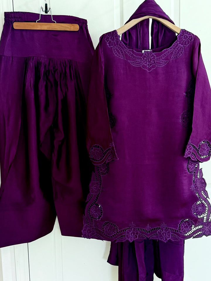 EMBROIDERED CUTWORK SHEESHA SILK FARSHI SHALWAR FRSH44