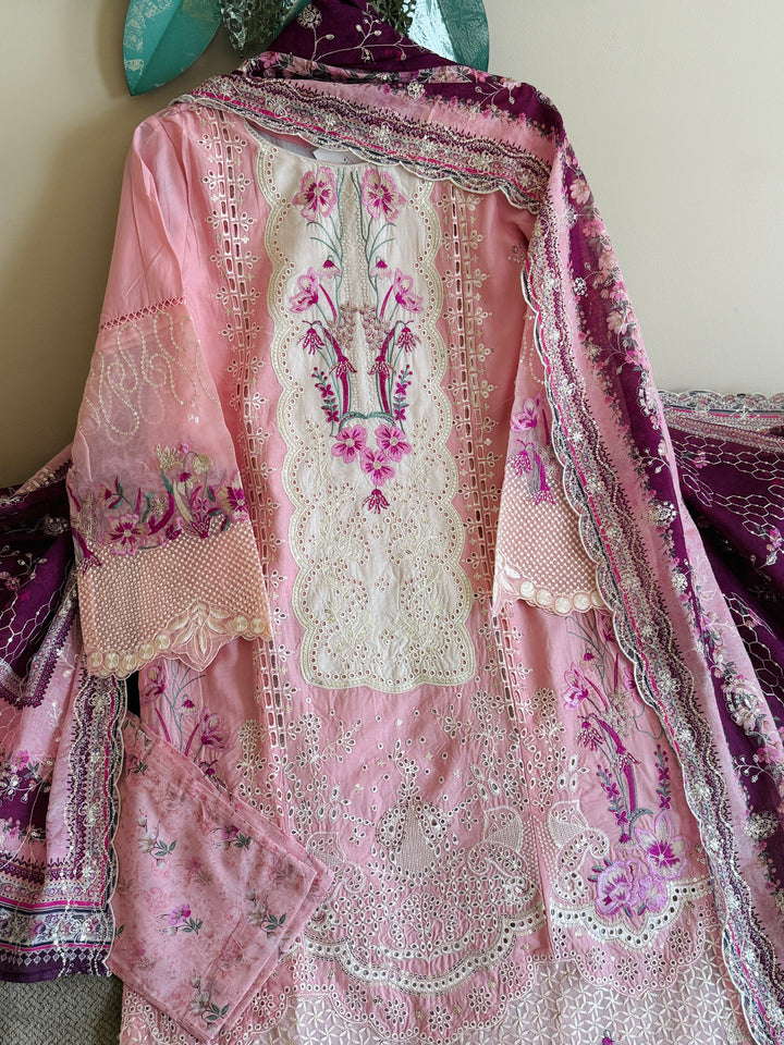 EMBROIDERED CASUAL WEAR LAWN 3-PC SUITS CWSF18