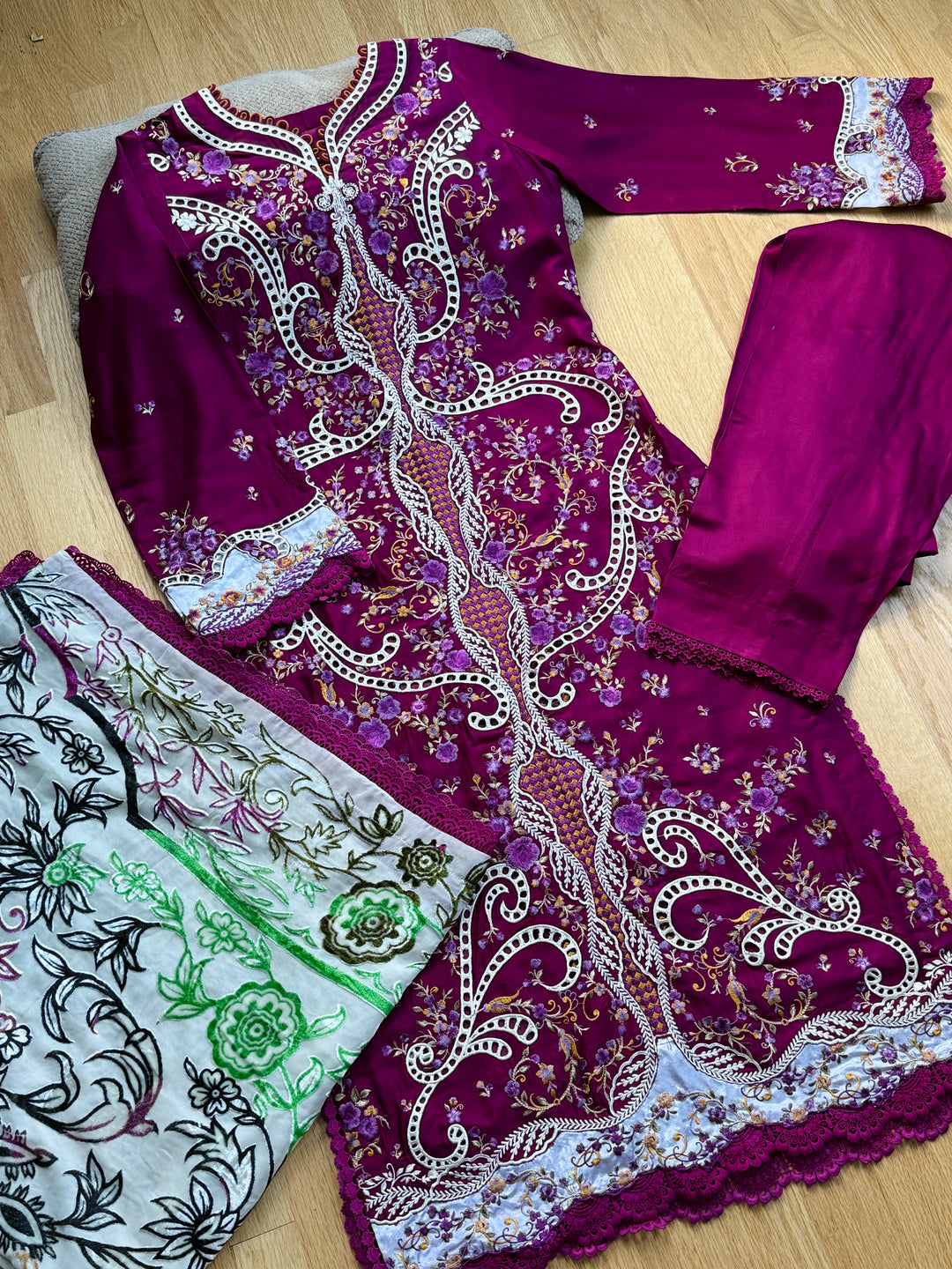 EMBROIDERED LINEN SUIT WITH PALACHI DUPATTA PLSF06