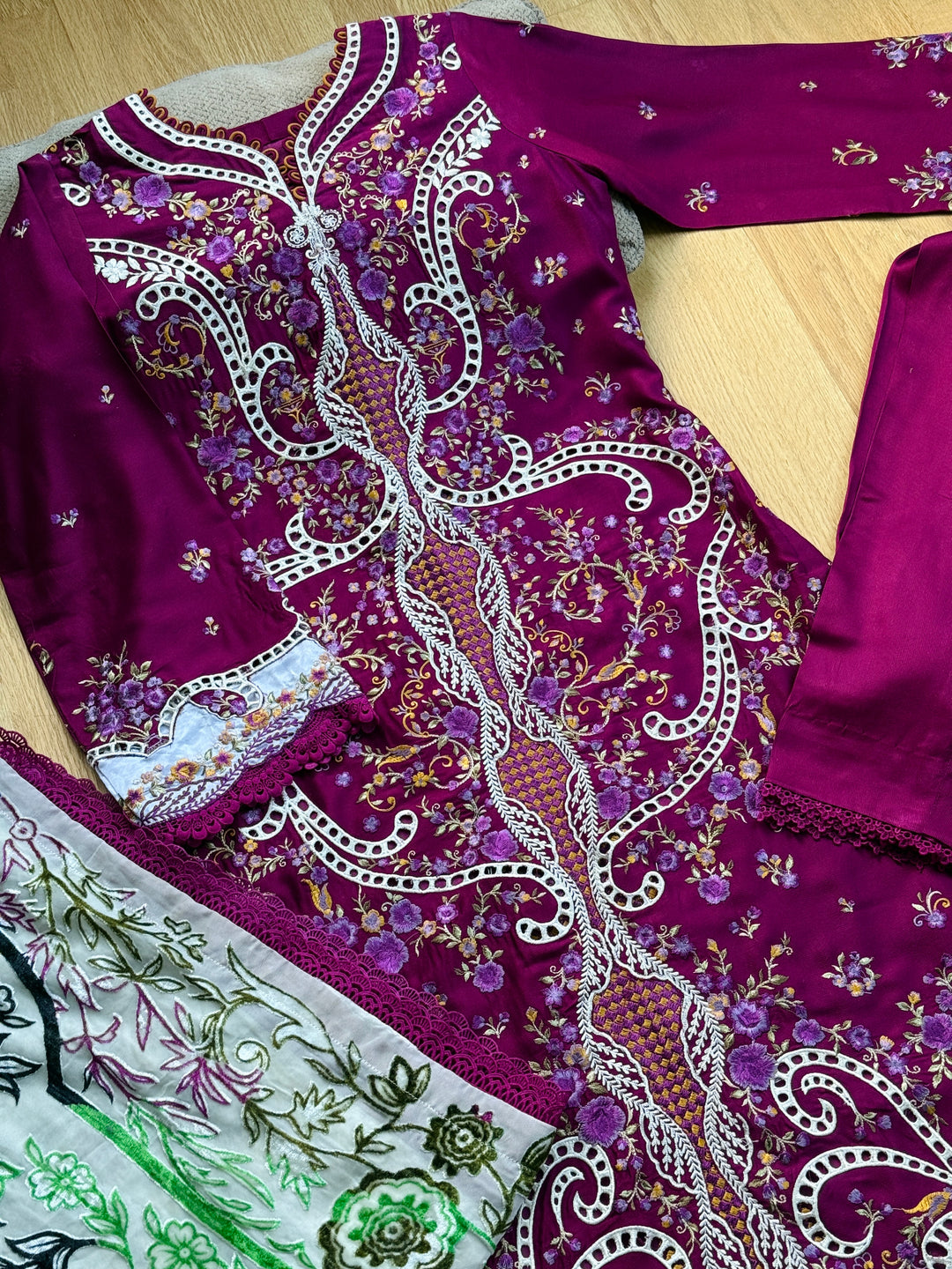 EMBROIDERED LINEN SUIT WITH PALACHI DUPATTA PLSF06