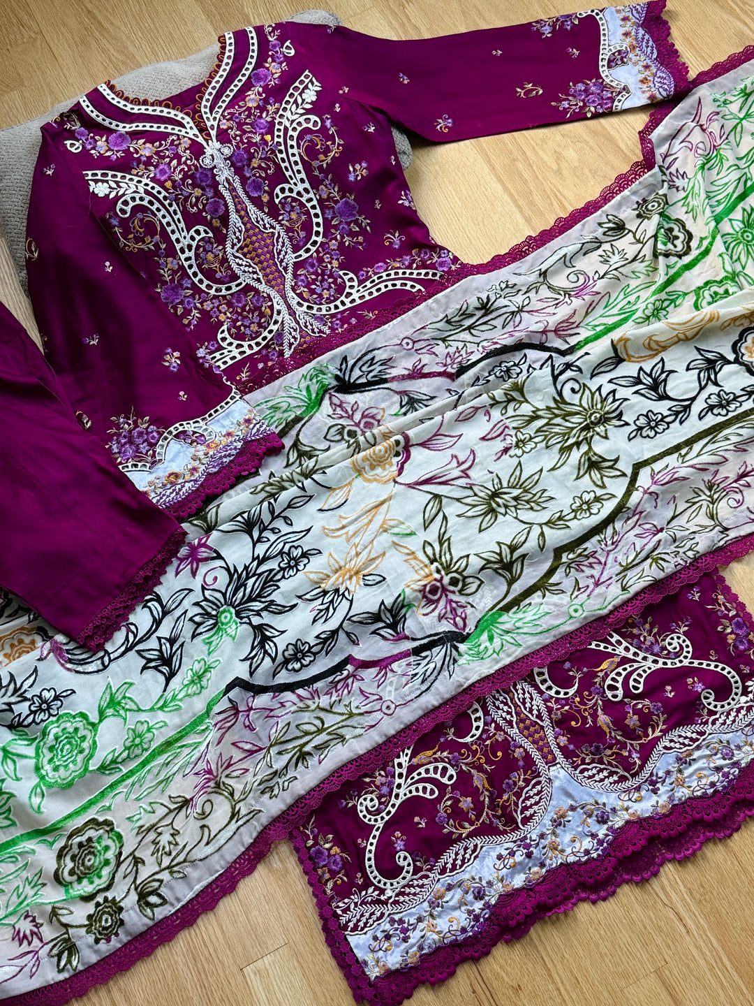 EMBROIDERED LINEN SUIT WITH PALACHI DUPATTA PLSF06