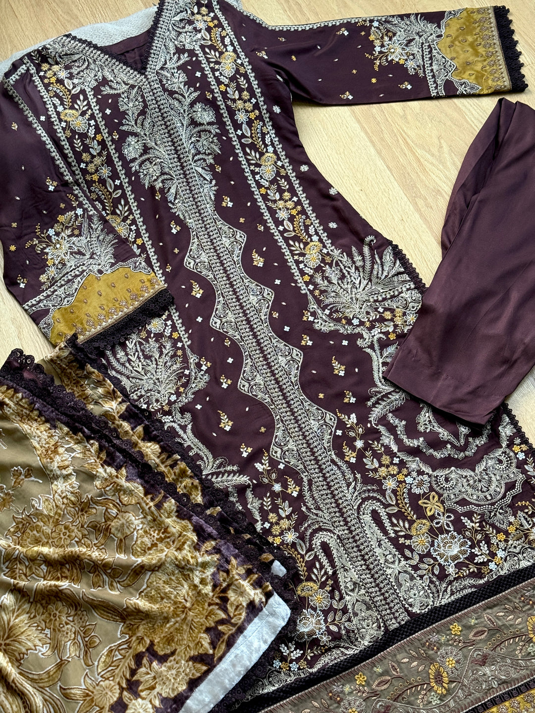 EMBROIDERED LINEN SUIT WITH PALACHI DUPATTA PLSF04