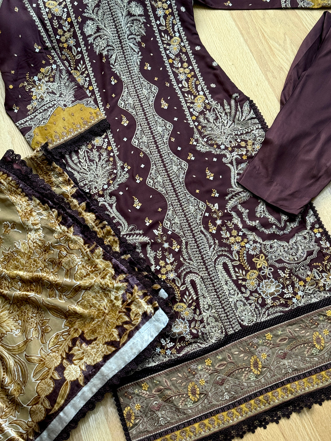 EMBROIDERED LINEN SUIT WITH PALACHI DUPATTA PLSF07