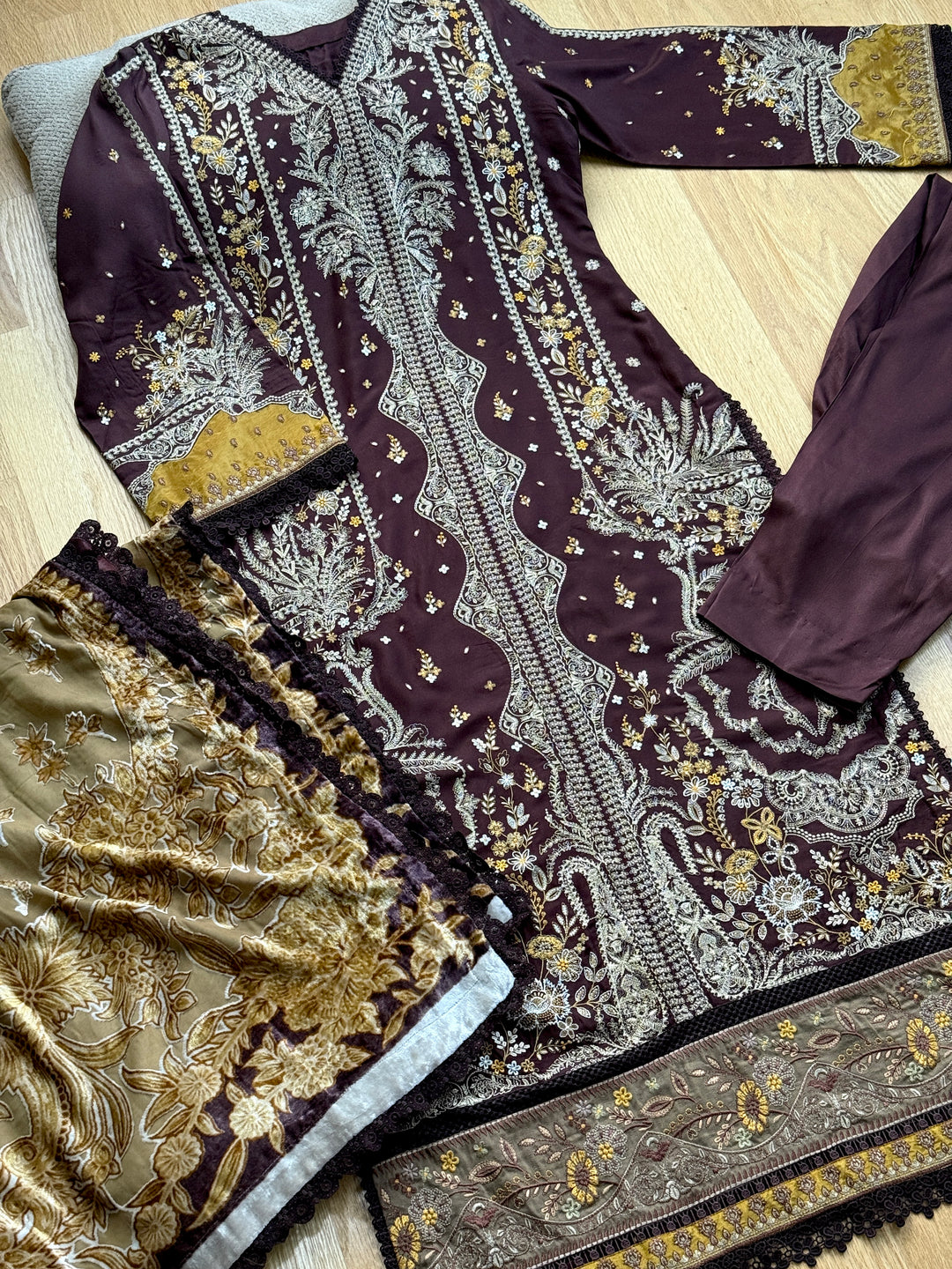 EMBROIDERED LINEN SUIT WITH PALACHI DUPATTA PLSF07