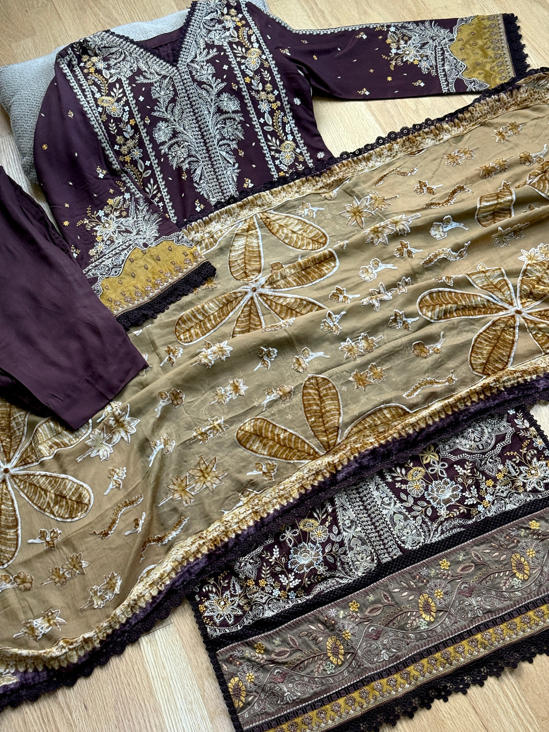 EMBROIDERED LINEN SUIT WITH PALACHI DUPATTA PLSF04