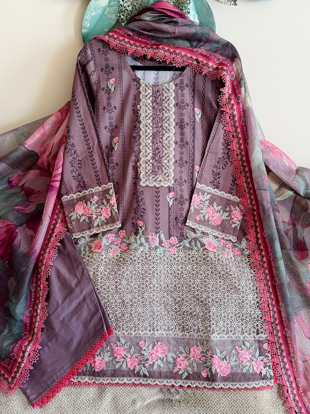 ZAINAB CHOTTANI LAWN COLLECTION ZCSF01