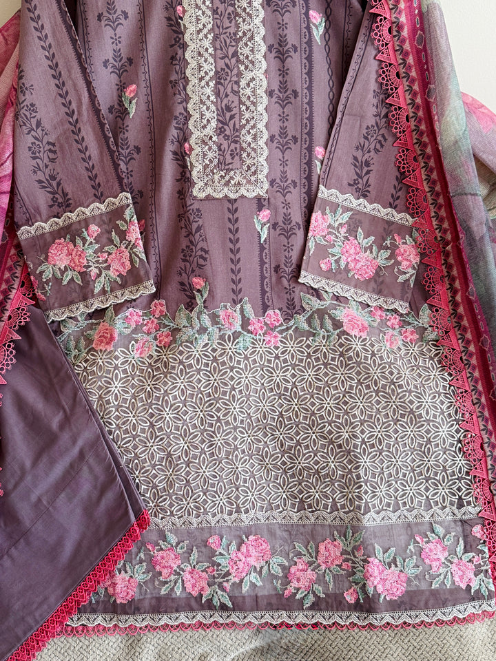 ZAINAB CHOTTANI LAWN COLLECTION ZCSF01