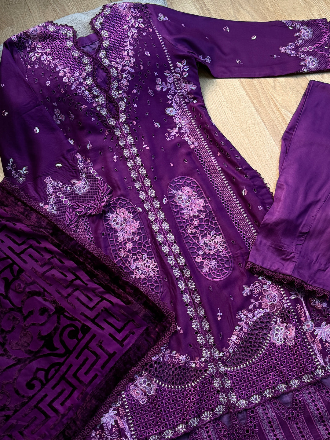 EMBROIDERED LINEN SUIT WITH PALACHI DUPATTA PLSF02