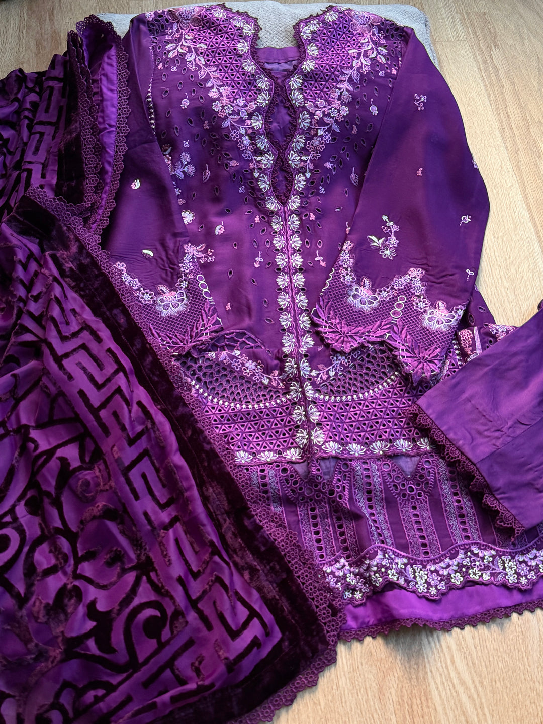 EMBROIDERED LINEN SUIT WITH PALACHI DUPATTA PLSF02