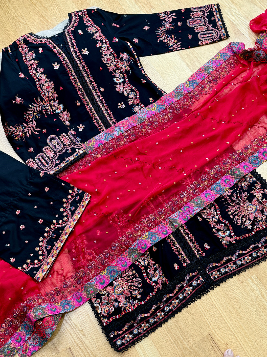HUSSAIN REHAR LUXURY LAWN COLLECTION 2025 BLIZ