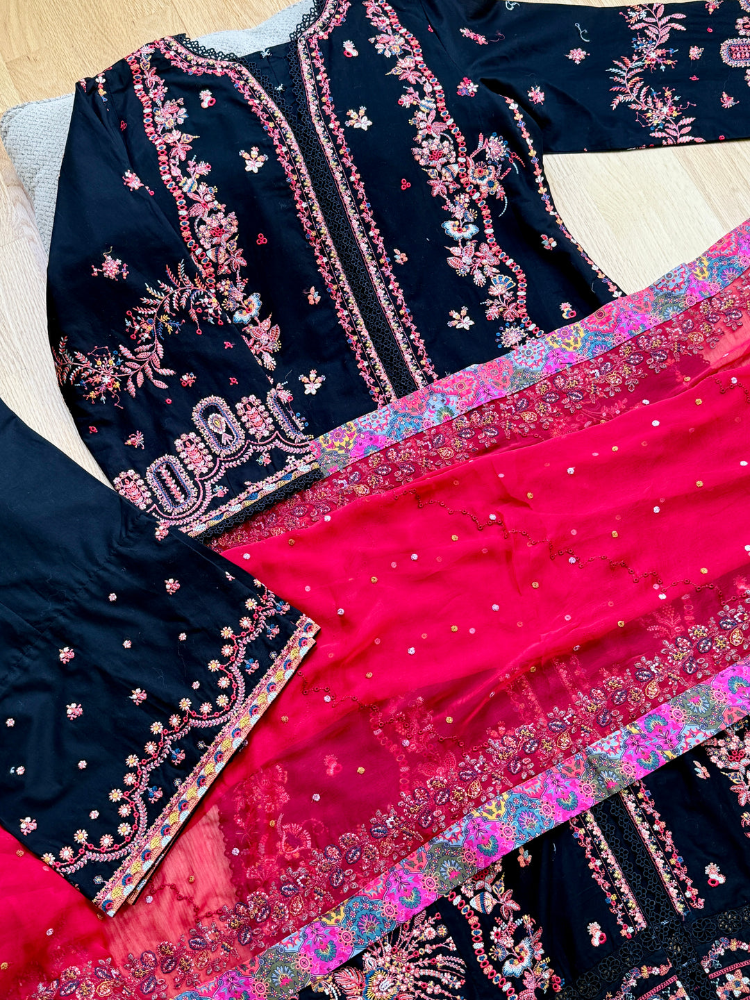 HUSSAIN REHAR LUXURY LAWN COLLECTION 2025 BLIZ