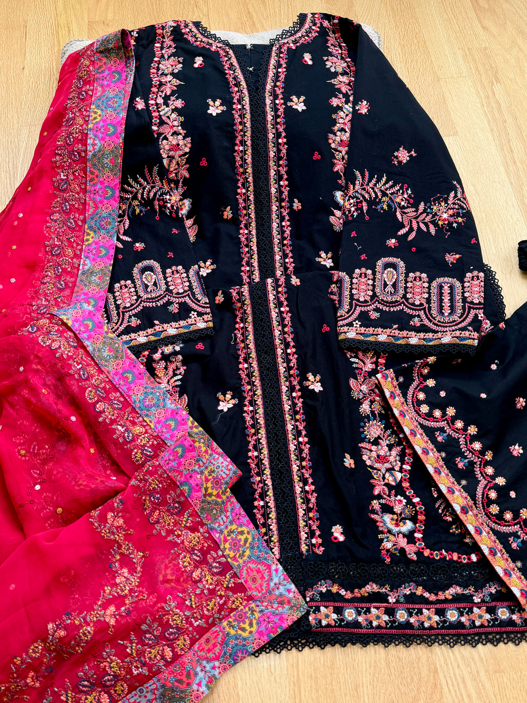 HUSSAIN REHAR LUXURY LAWN COLLECTION 2025 BLIZ