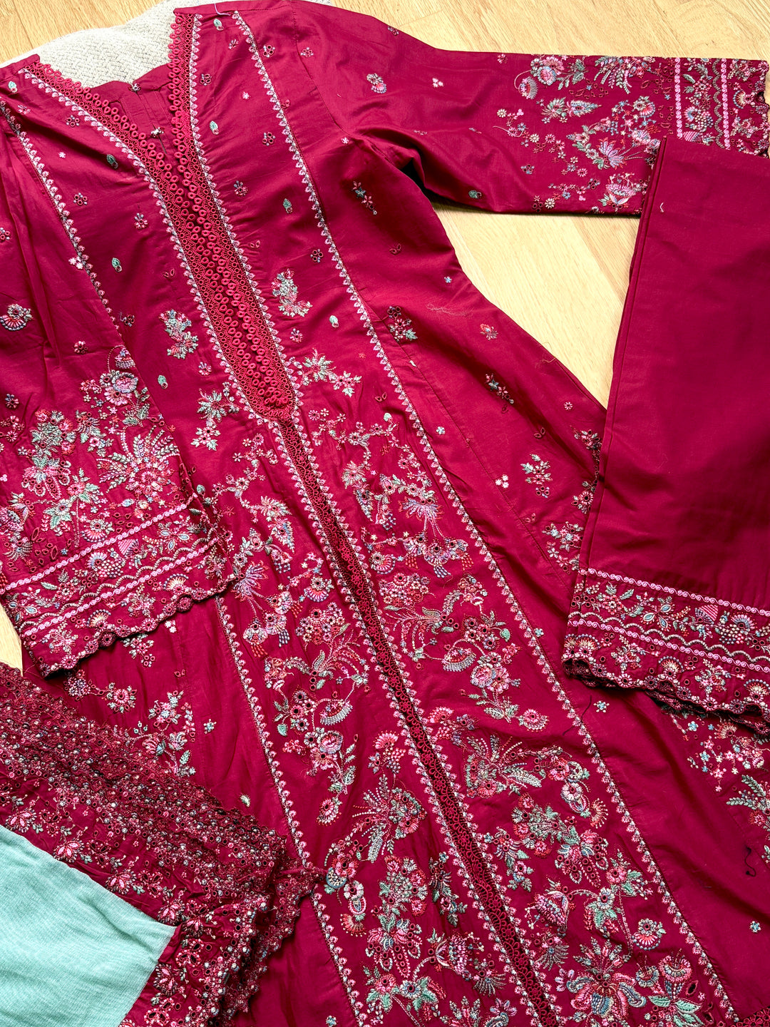 HUSSAIN REHAR LUXURY LAWN COLLECTION 2025 MAHOGANY