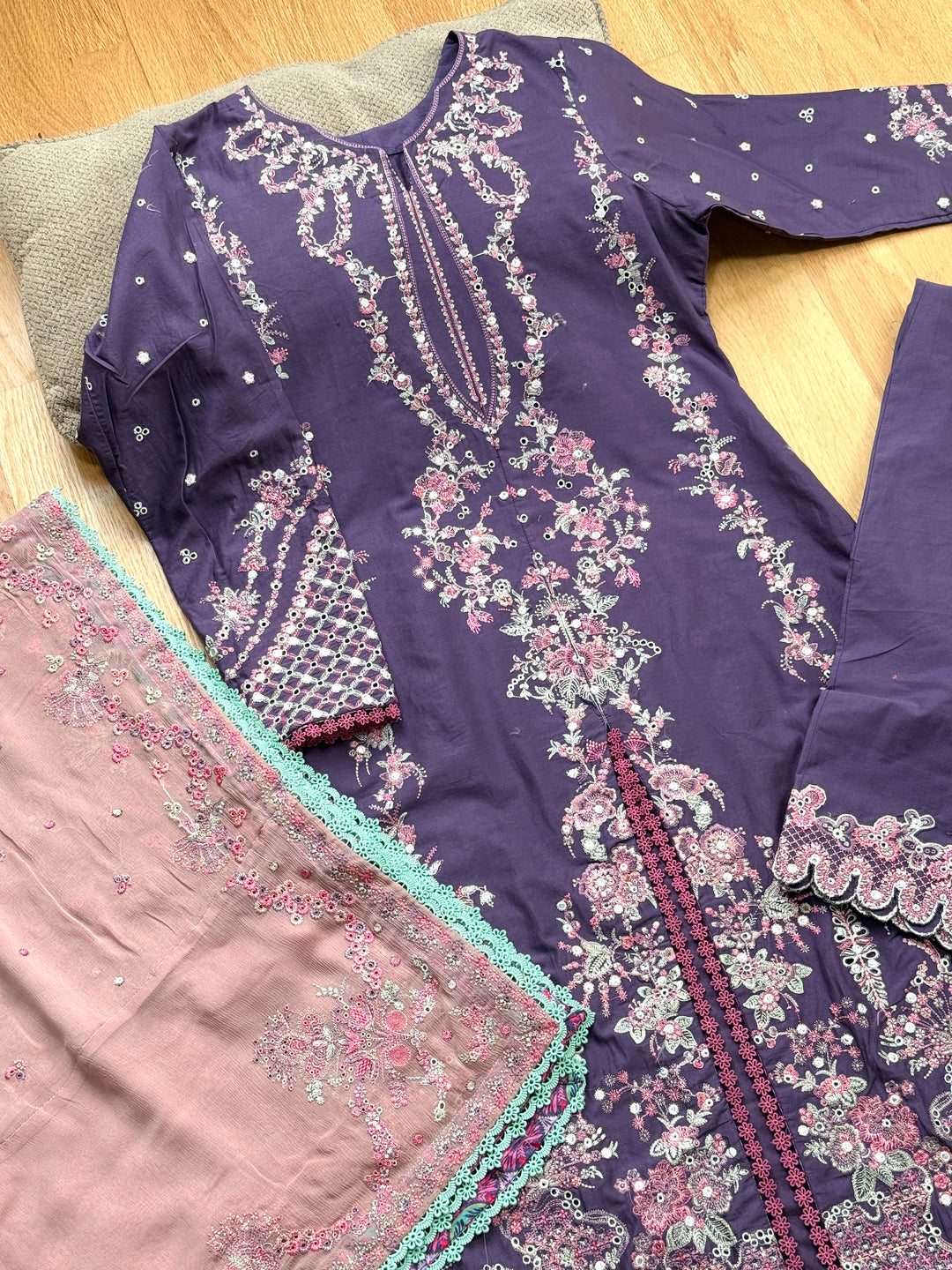 HUSSAIN REHAR LUXURY LAWN COLLECTION 2025 IRRIS