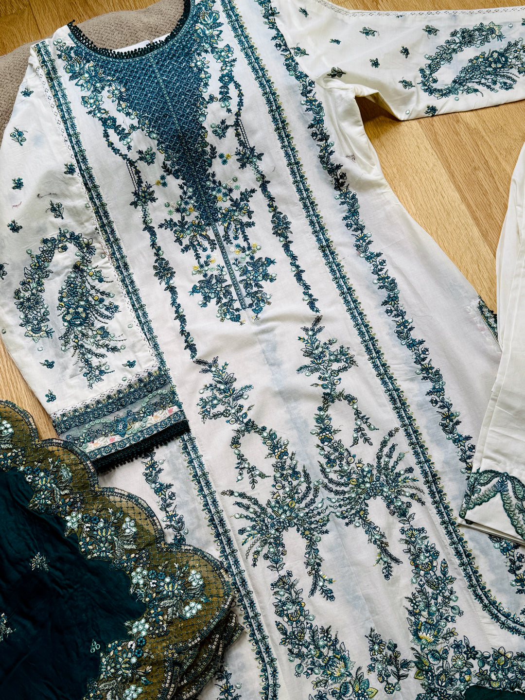 HUSSAIN REHAR LUXURY LAWN COLLECTION 2025 VEIL