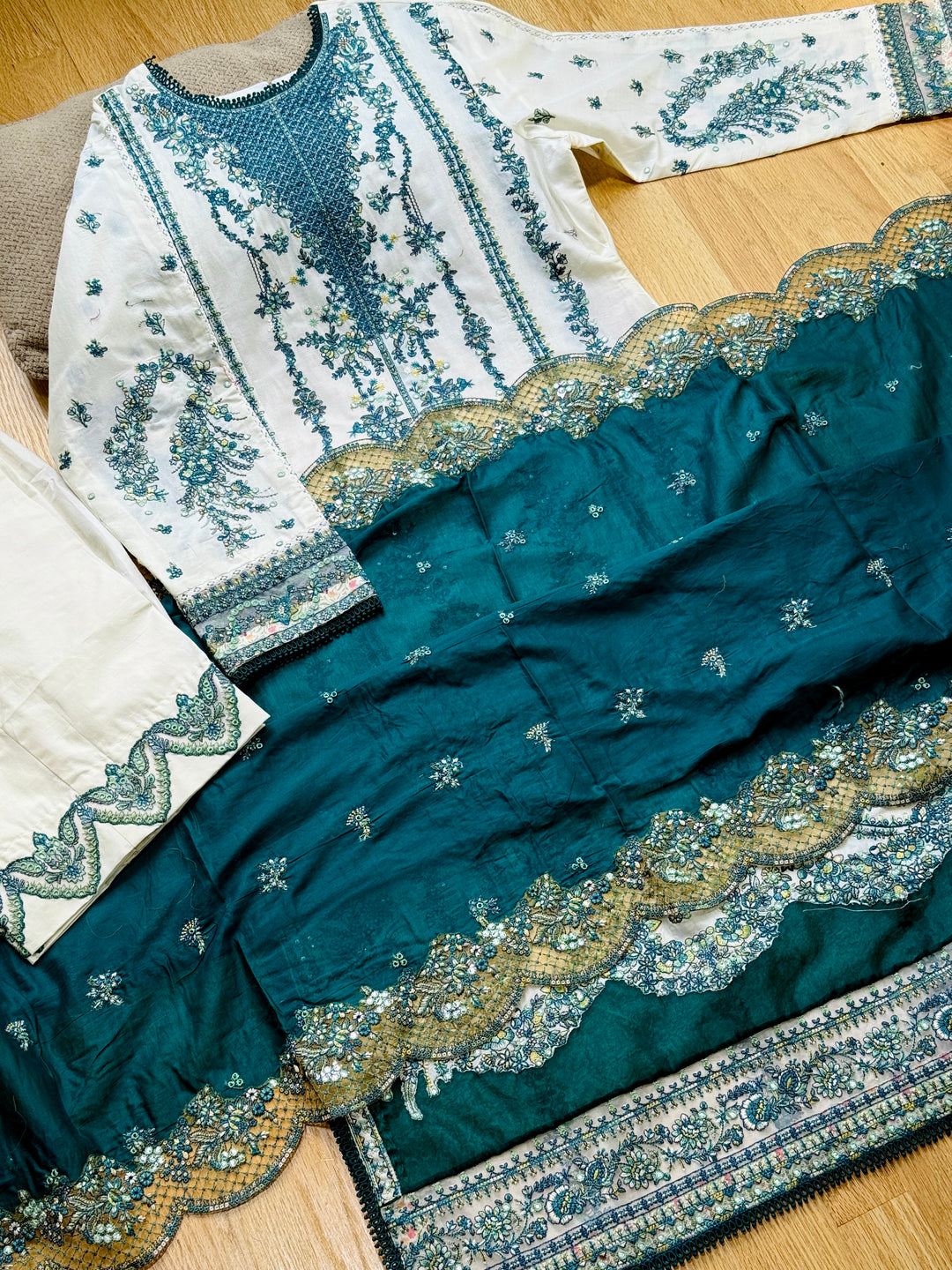 HUSSAIN REHAR LUXURY LAWN COLLECTION 2025 VEIL