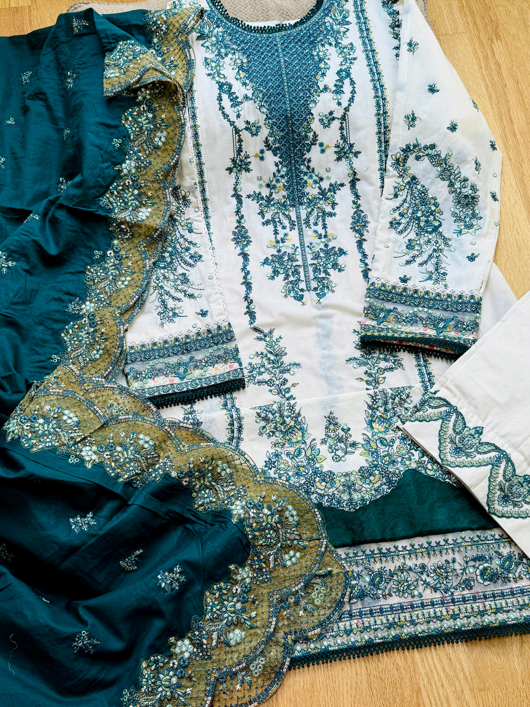 HUSSAIN REHAR LUXURY LAWN COLLECTION 2025 VEIL