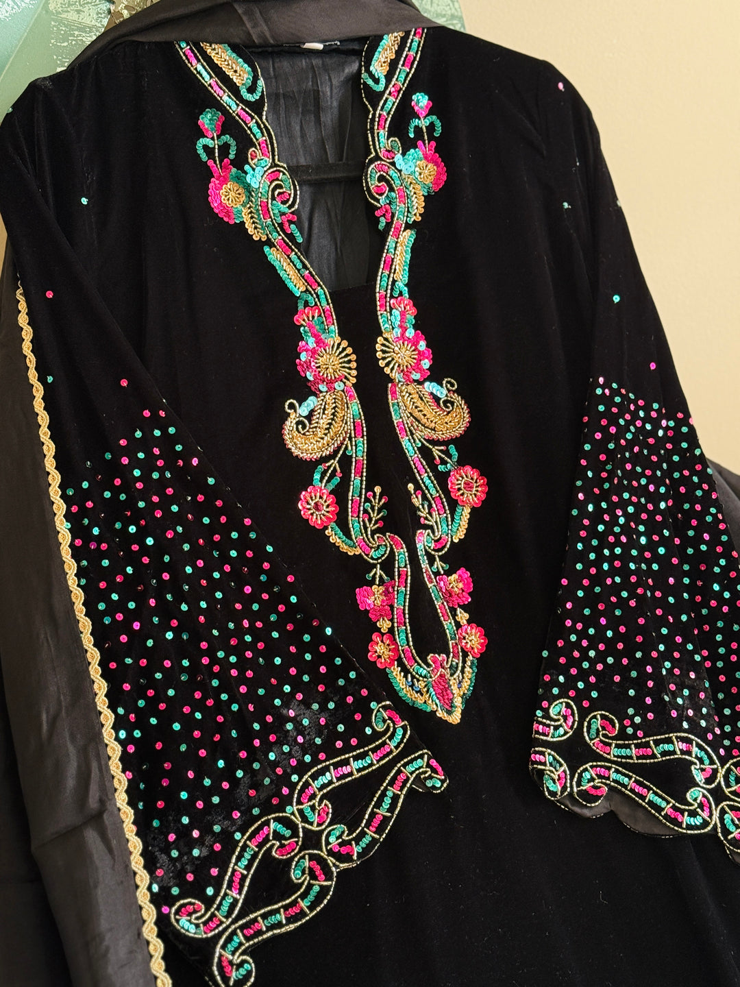HANDWORK EMBROIDERED VELVET KAFTAN SFKF01