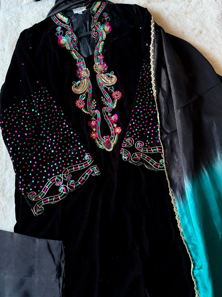 HANDWORK EMBROIDERED VELVET KAFTAN SFKF01