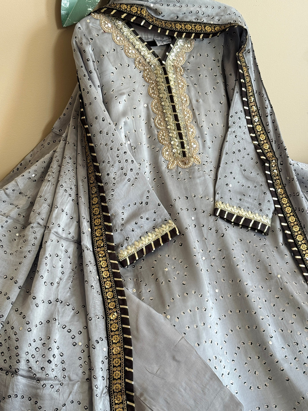 PURE SILK CHUNRI SUIT(CUSTOM SERIES) SFCH08