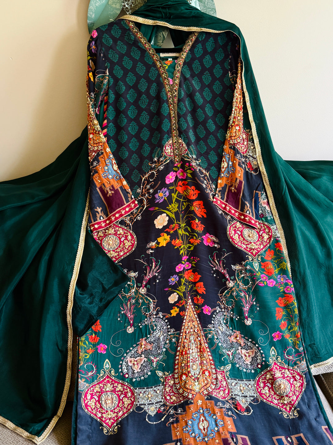 HANDWORK PURE CREPE SILK KAFTAN SET SFKF35