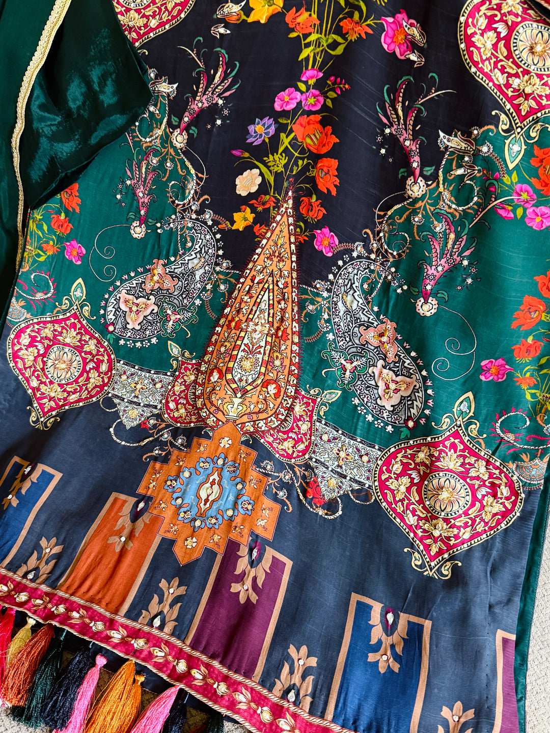 HANDWORK PURE CREPE SILK KAFTAN SET SFKF35