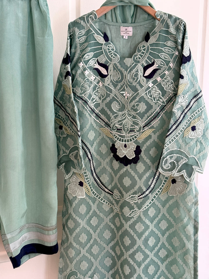 EMBROIDERED CUTWORK APPLIQUE KHAADI JAQUARD SUIT FRSH72
