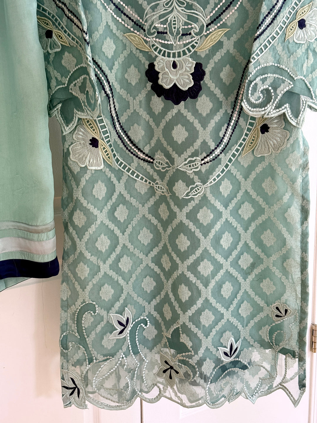 EMBROIDERED CUTWORK APPLIQUE KHAADI JAQUARD SUIT FRSH72