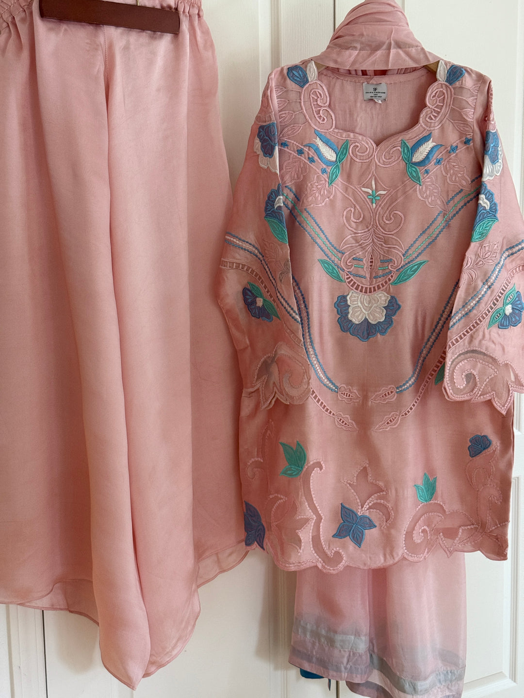 EMBROIDERED CUTWORK APPLIQUE SHEESHA SILK BOX PLEATED SUIT FRSH71