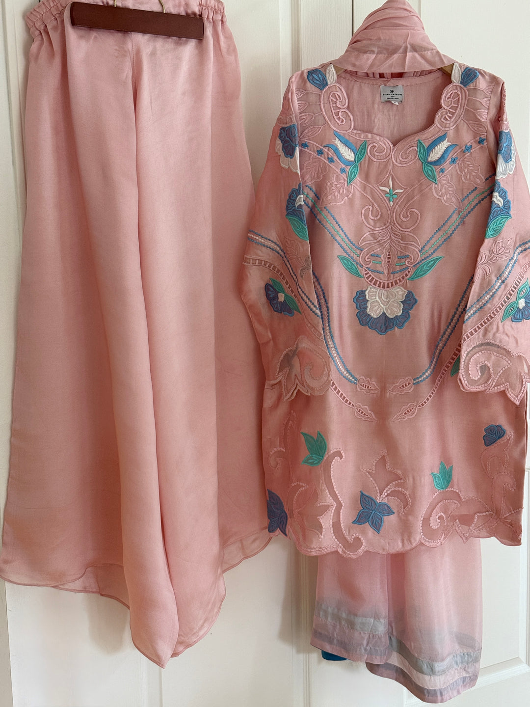 EMBROIDERED CUTWORK APPLIQUE SHEESHA SILK BOX PLEATED SUIT FRSH71