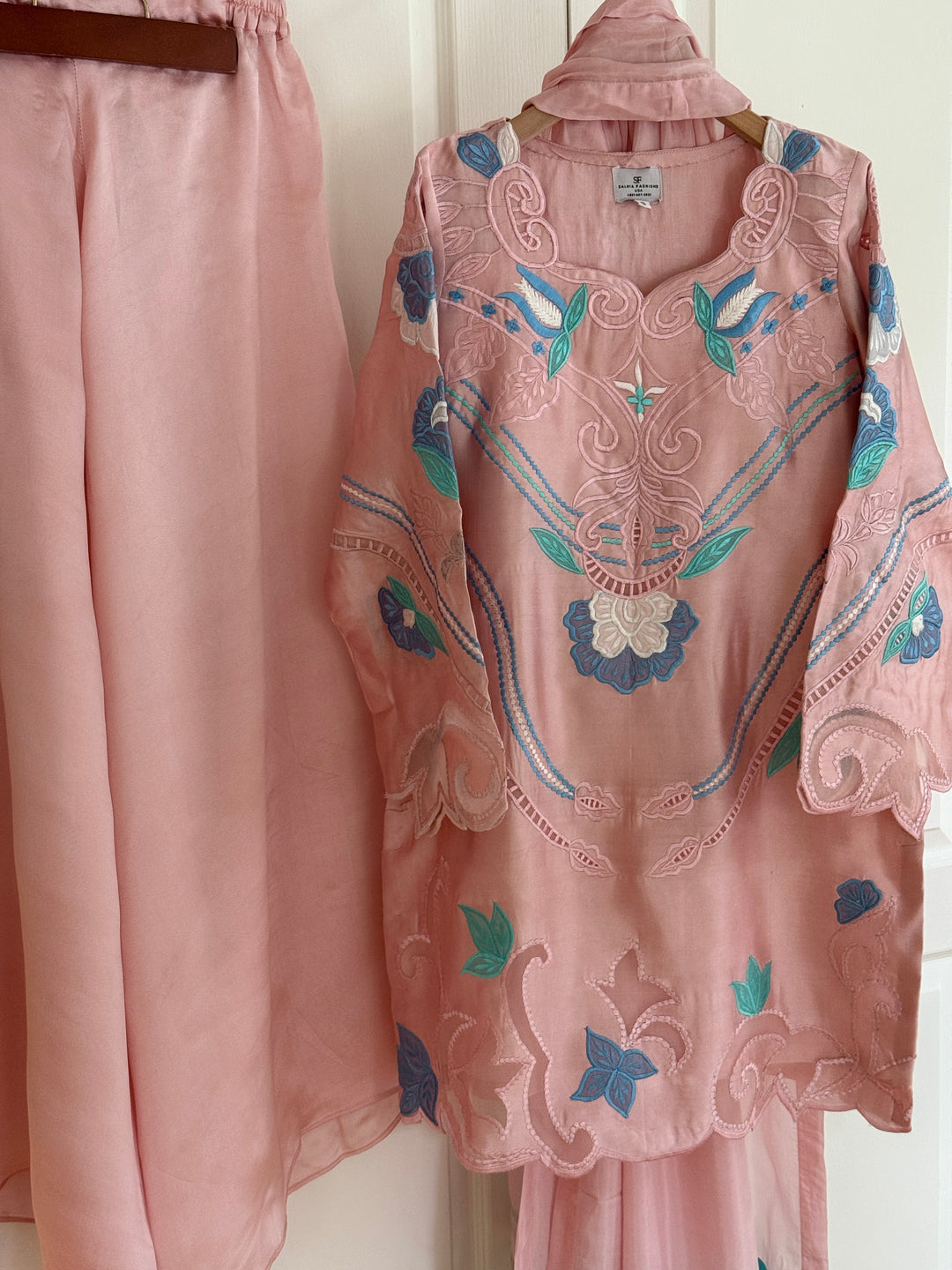 EMBROIDERED CUTWORK APPLIQUE SHEESHA SILK BOX PLEATED SUIT FRSH71