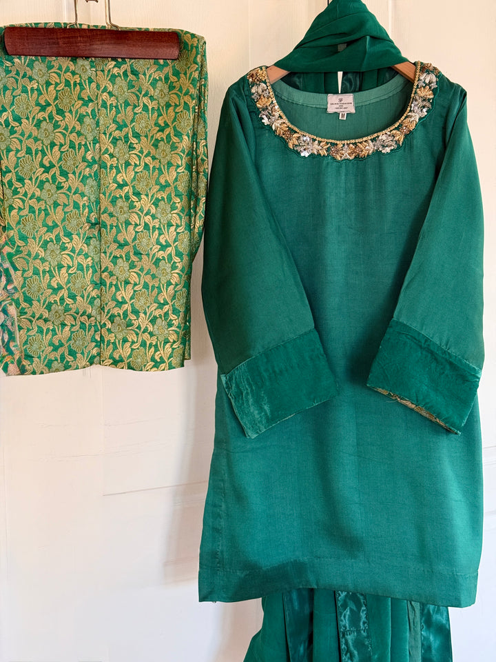 HANDWORK SHEESHA SILK PARTYWEAR SUIT CSPW03