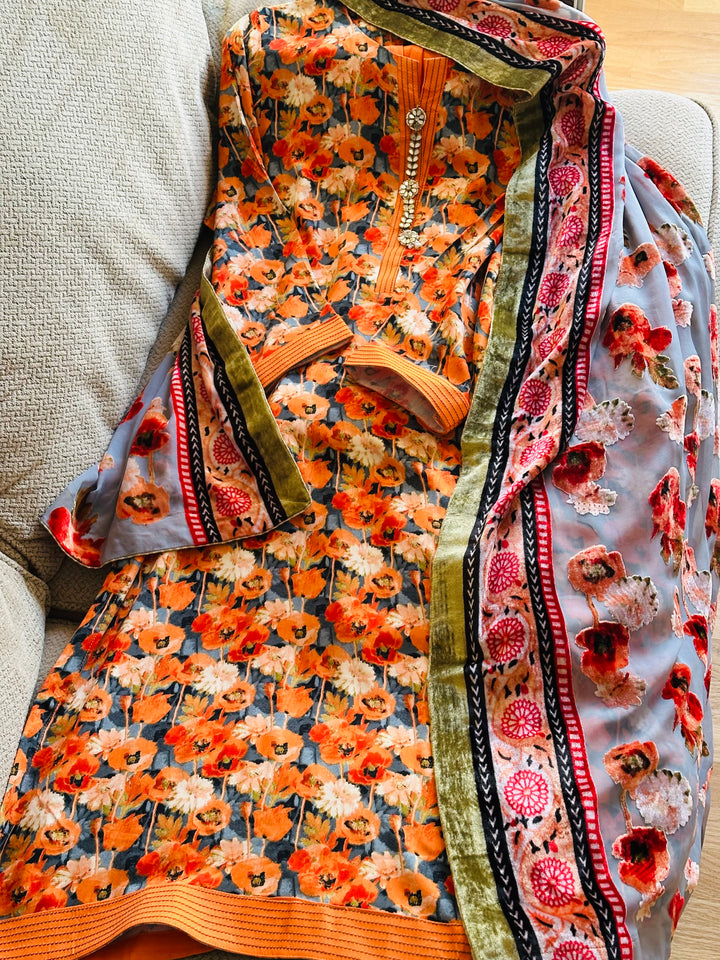 EMBROIDEREDLINEN SUIT WITH PALACHI DUPATTA PLSF10