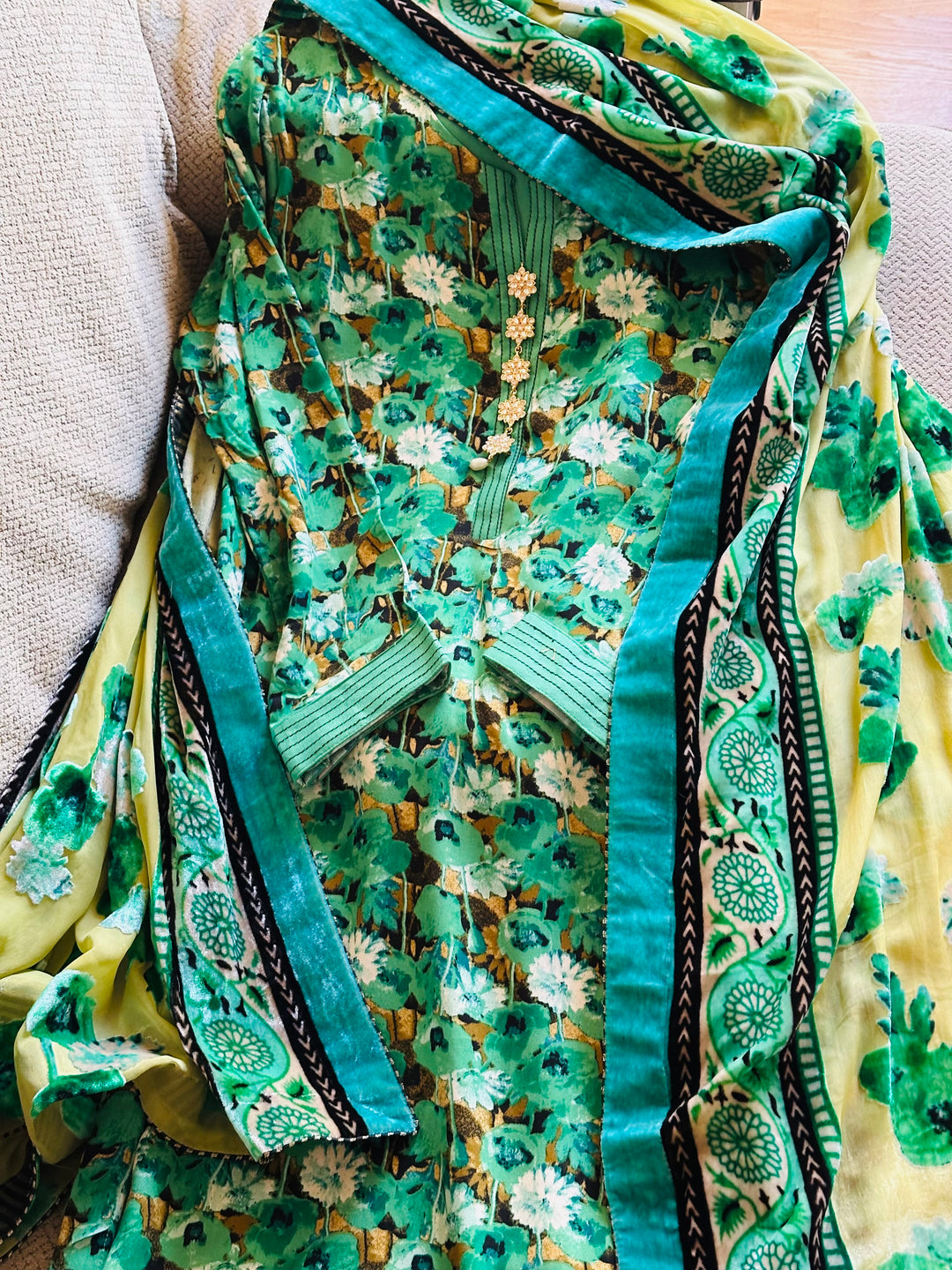EMBROIDEREDLINEN SUIT WITH PALACHI DUPATTA PLSF11