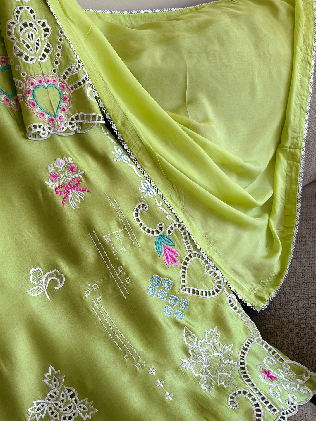 APPLIQUE EMBROIDERED SILK KAFTAN SFKF40