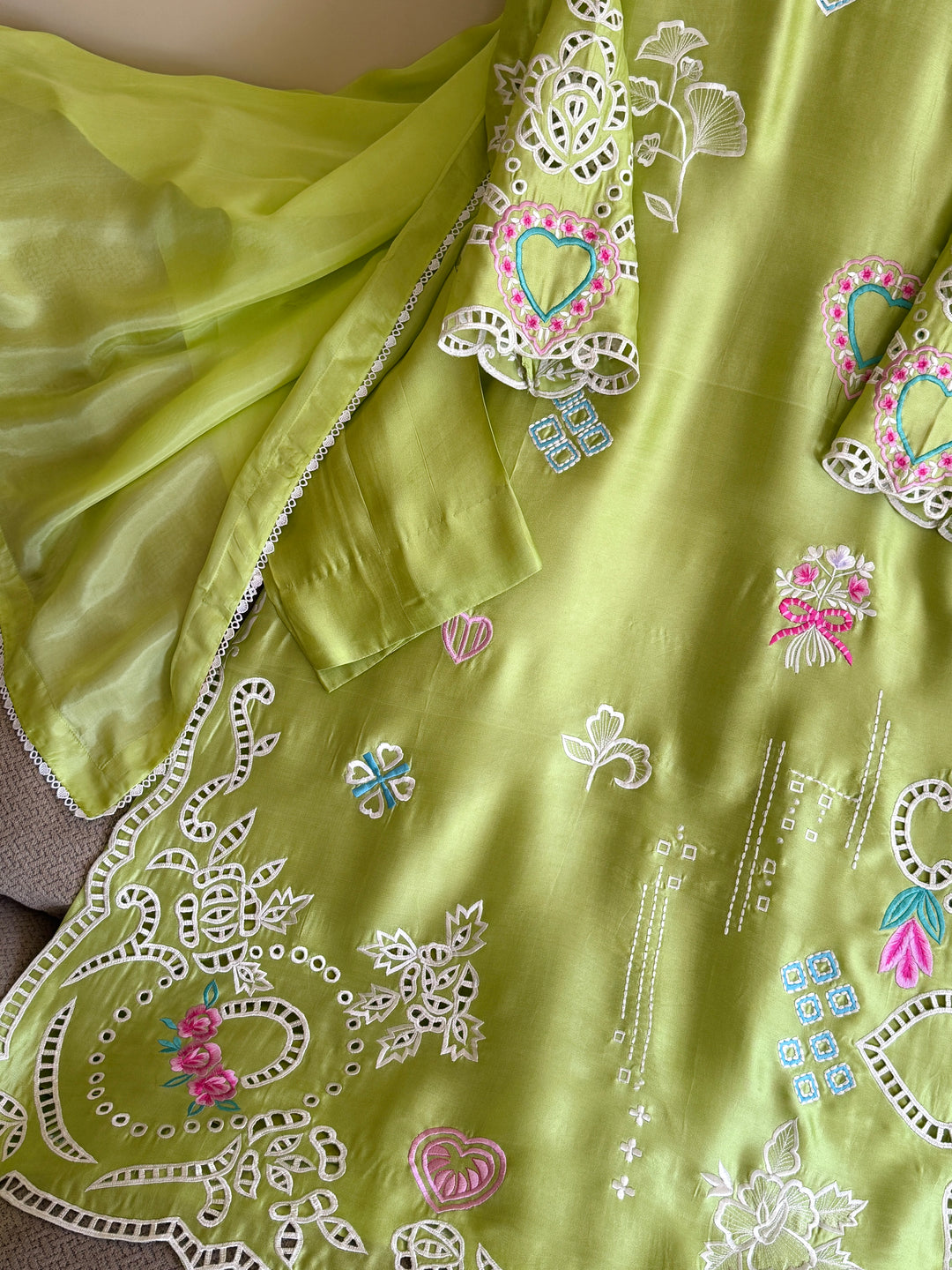 APPLIQUE EMBROIDERED SILK KAFTAN SFKF40