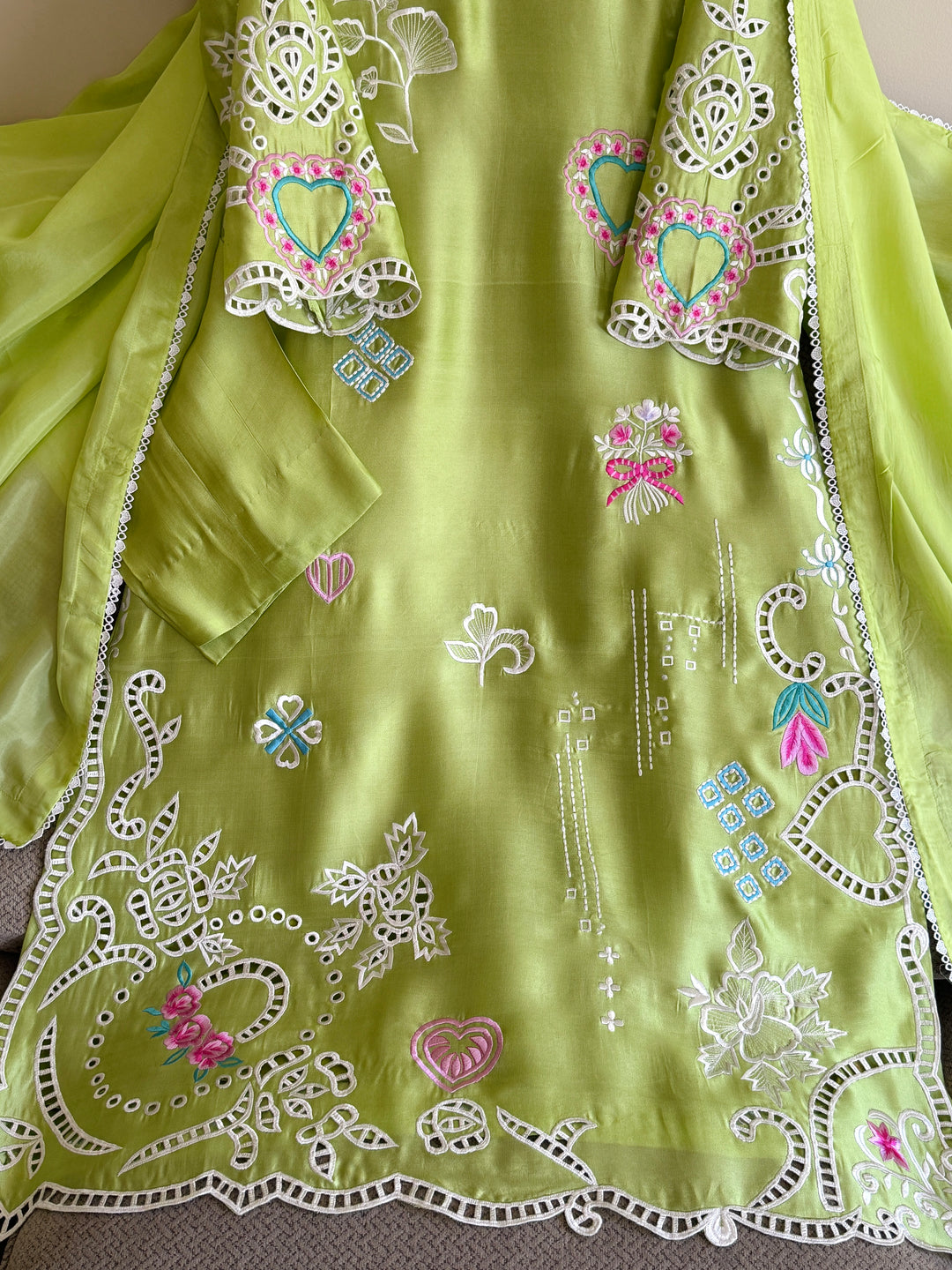 APPLIQUE EMBROIDERED SILK KAFTAN SFKF40