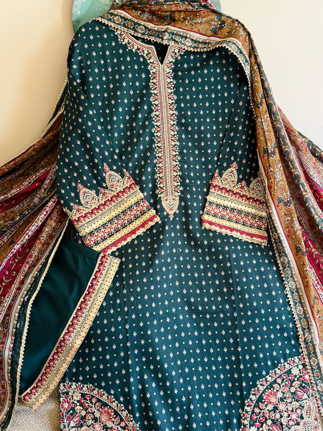 EMBROIDERED CASUAL WEAR LAWN 3-PC SUITS CWSF42