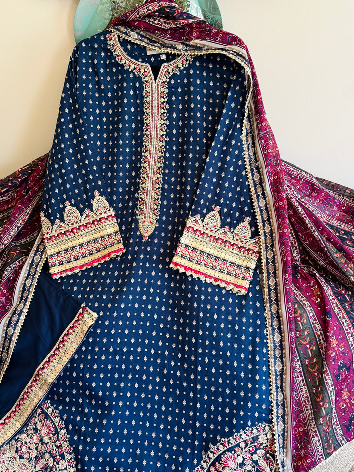 EMBROIDERED CASUAL WEAR LAWN 3-PC SUITS CWSF41