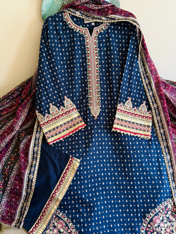 EMBROIDERED CASUAL WEAR LAWN 3-PC SUITS CWSF41